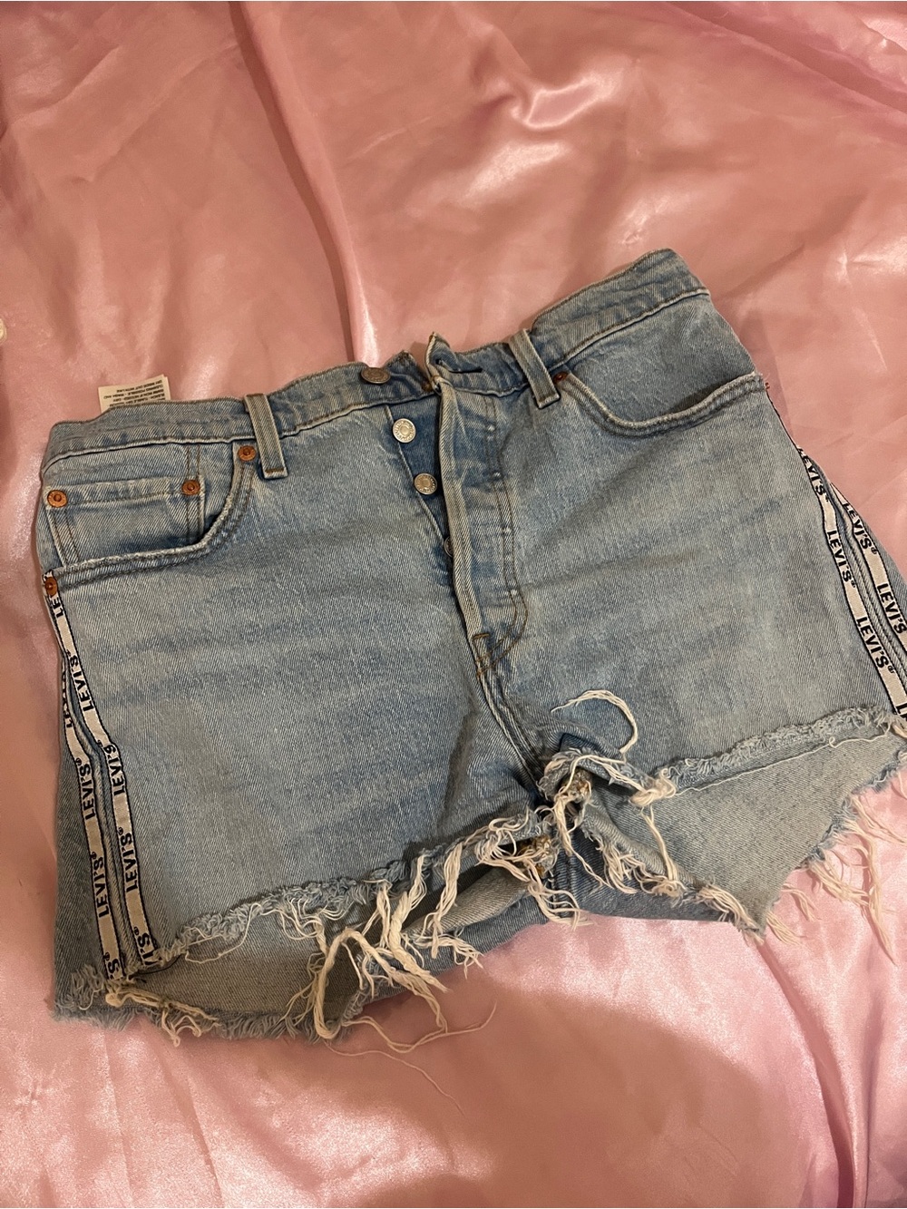 Levi’s Light Wash Logo Tape Frayed Denim Shorts | High Rise | Size 29